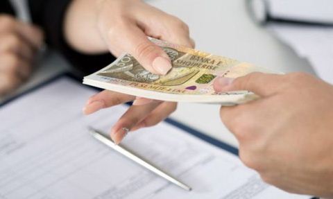 Kredite e humbura: Bankat fshine nga bilancet 3 miliarde leke ne 2020